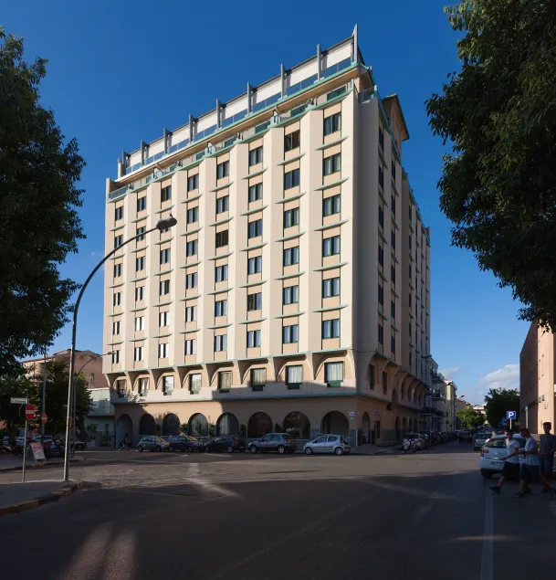 Hotel Catalunya - Image 1