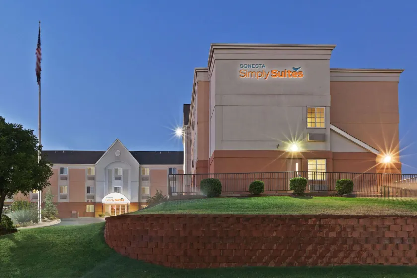 Sonesta Simply Suites Oklahoma City Airport - Image 1
