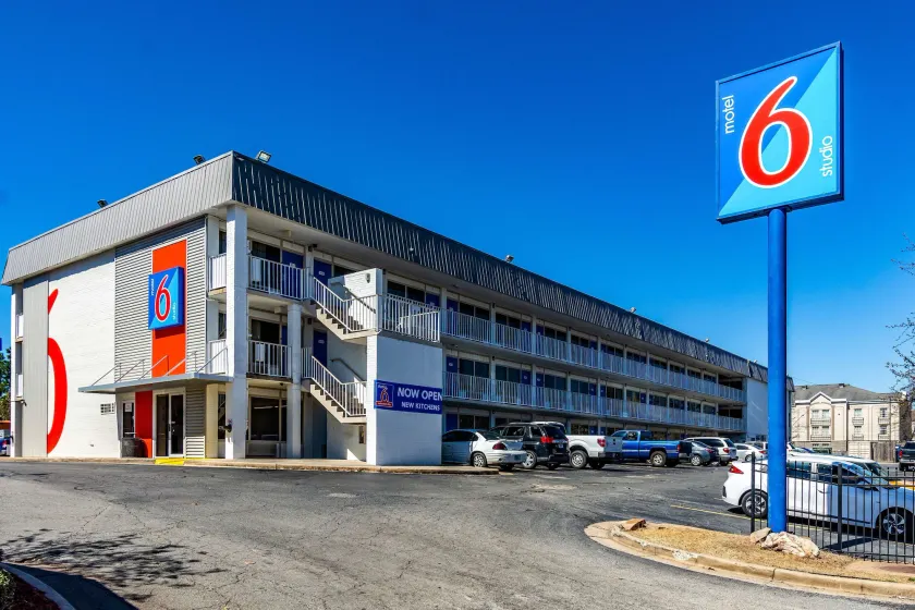 Motel 6-Little Rock, AR - West - Image 1