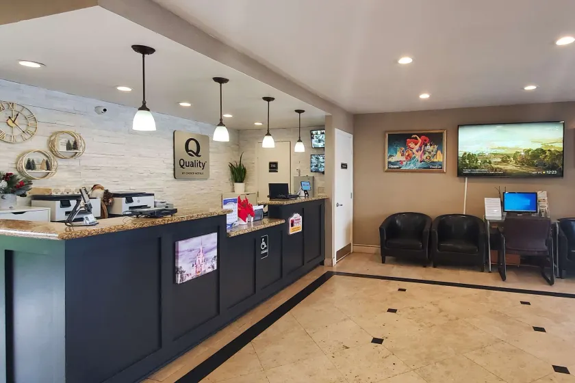 Quality Inn & Suites Anaheim at the Park - Hall