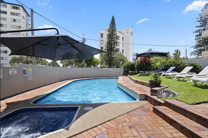 Surfers Chalet - Image 1