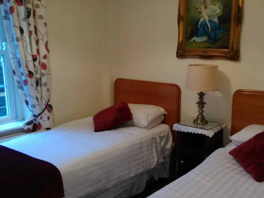 Fennessy's Hotel - Image 1