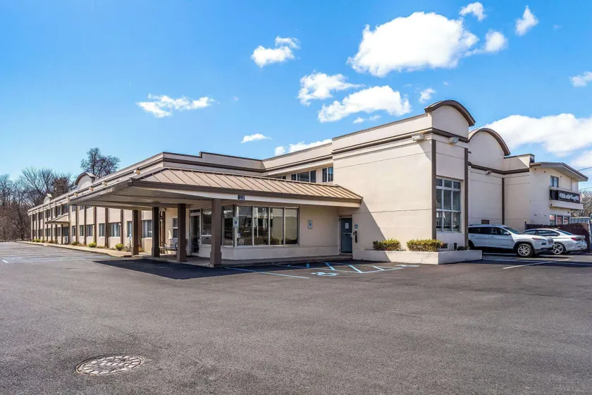 Days Inn by Wyndham Albany SUNY - Image 1