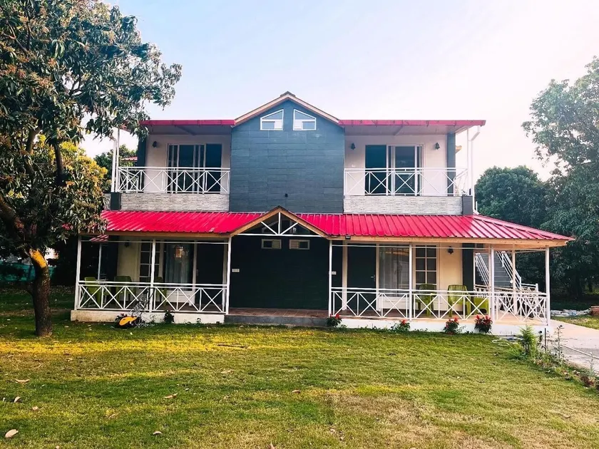 Red Roof Inn - Image 1