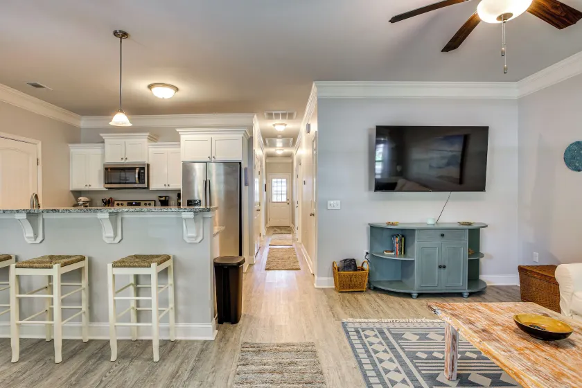 1 Mi to Riverfront: Darien Family Home - Image 1