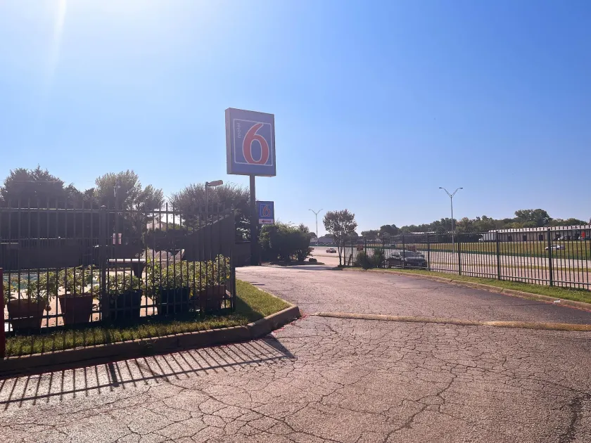 Motel 6 Dallas, TX – St. Augustine / HWY 175 - Image 1