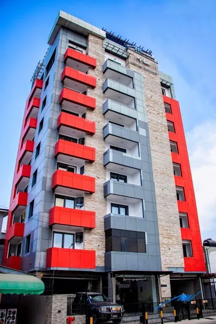 Mansah Plus Hotel and Apartments - Image 1