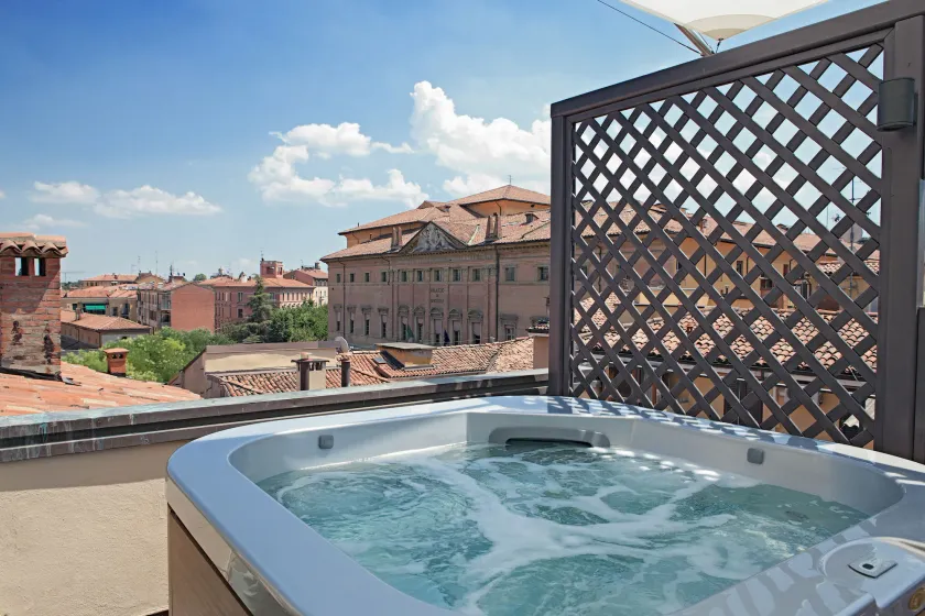 Hotel Touring - Image 1