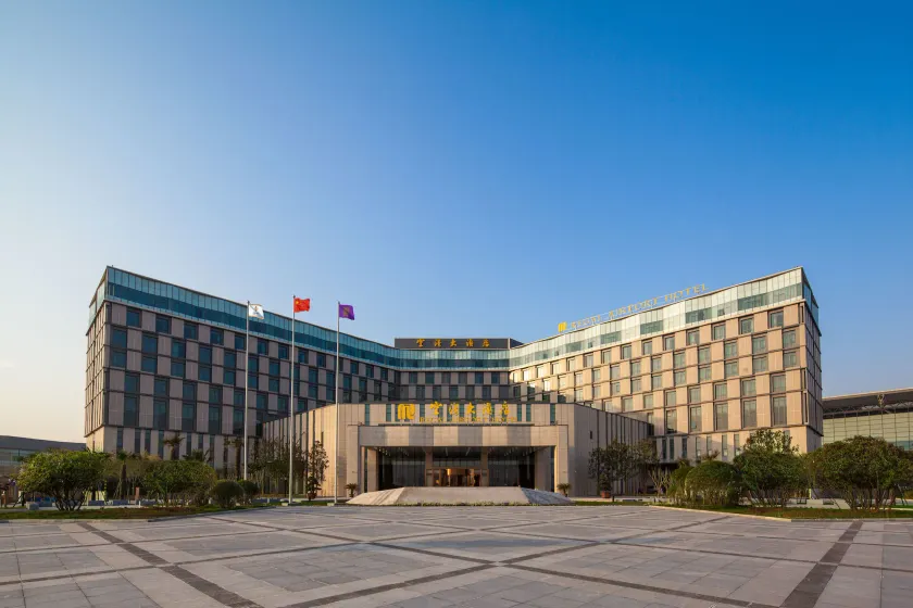 Xi'an Airport Hotel - Image 1