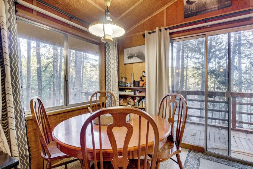 Fire Pit & Water Views! Woodsy Tygh Valley Retreat - Image 1