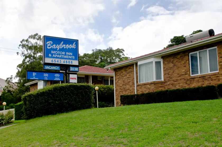 Baybrook Motor Inn & Apartments - Image 1