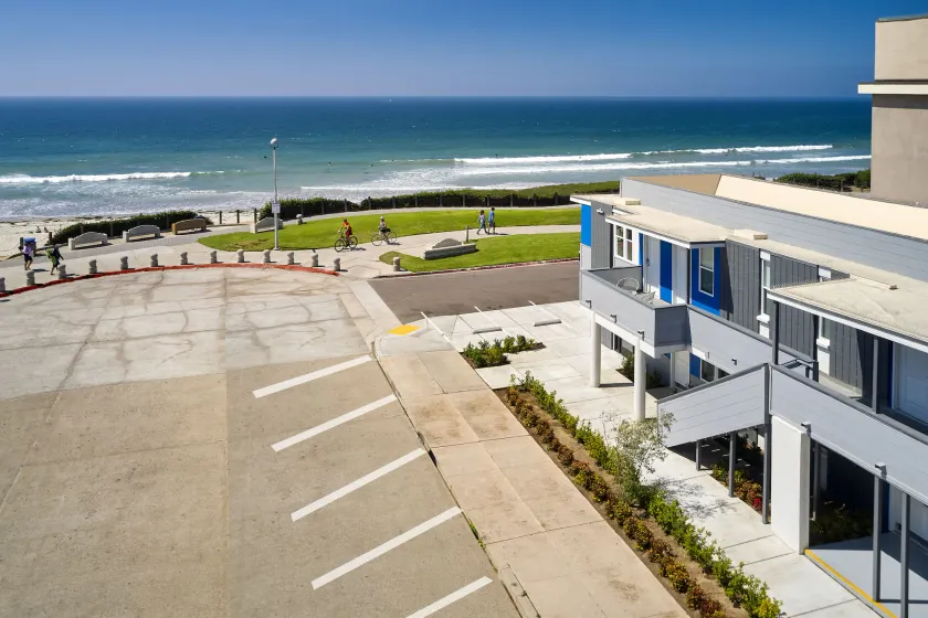 Pacific View Inn - Image 1