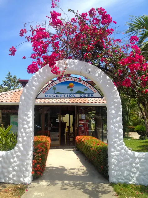 Samara Beach Hotel - Image 1