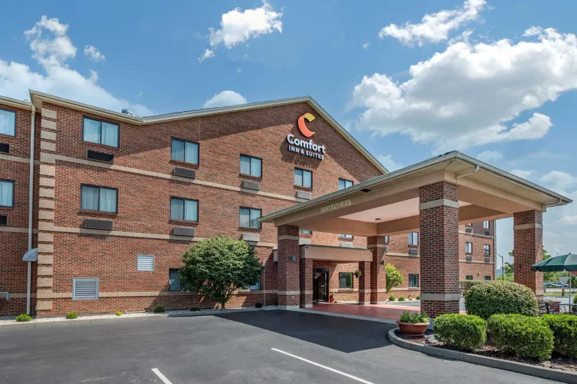 Comfort Inn & Suites Lawrenceburg - Image 1