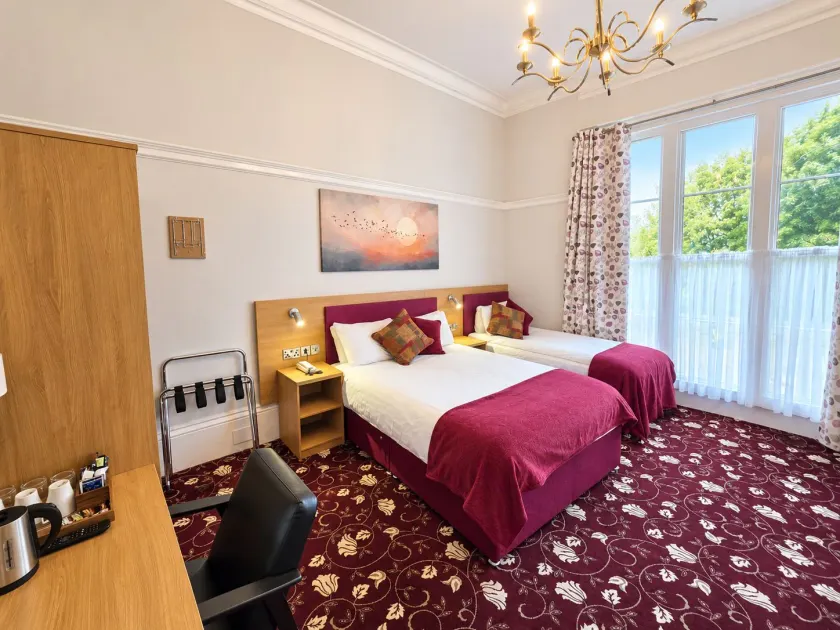 Edgerton Hotel - Ample Free Parking - 24 Hour Reception - Image 1