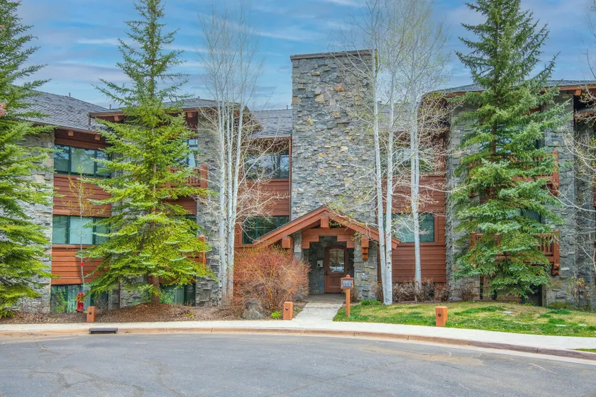 Hummingbird by Elevation Accommodations - Image 1