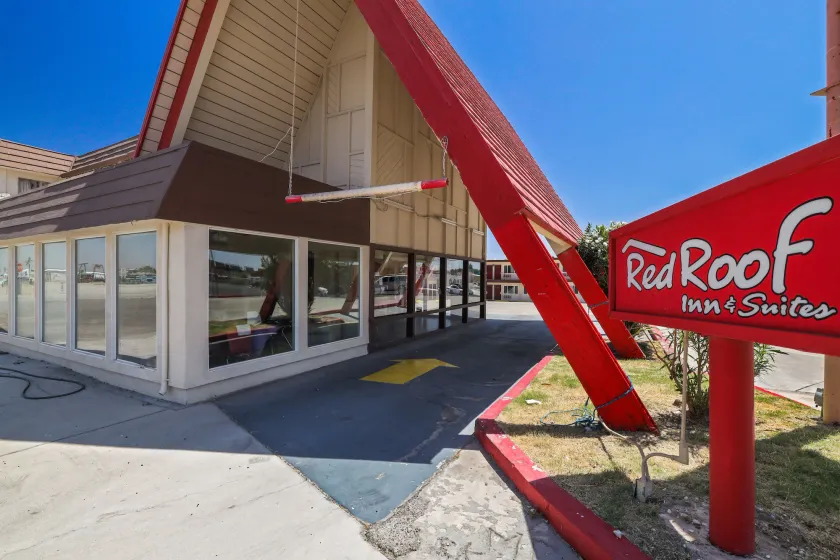Red Roof Inn Needles - Image 1