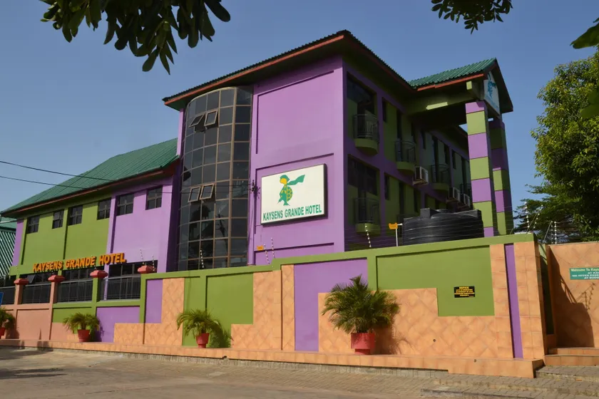 Kaysens Grande Hotel - Image 1
