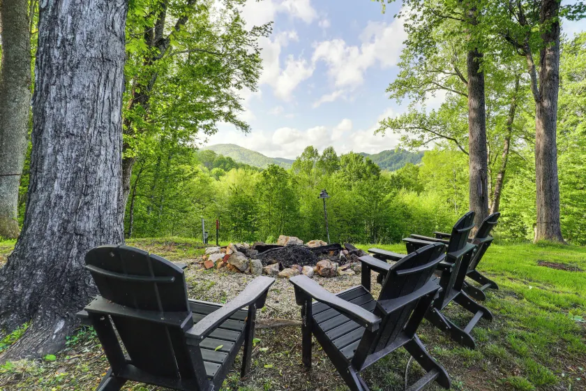 Luxe Appalachian Mountain Cabin w/ Hot Tub, Views - Innenbereich