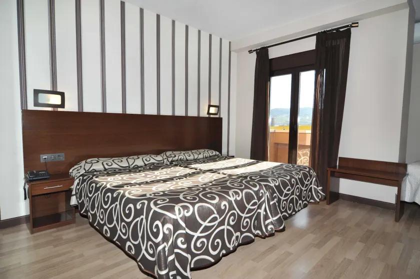 Hotel Ciudad de Plasencia - Image 1