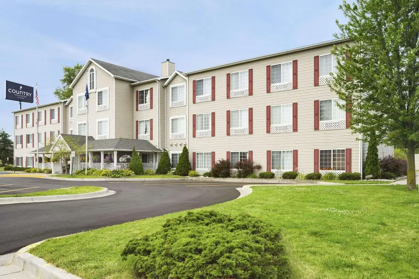 Country Inn & Suites by Radisson, Grand Rapids Airport, MI - Image 1