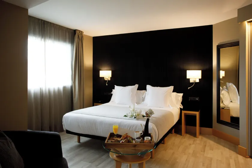 Hotel Plaza - Image 1