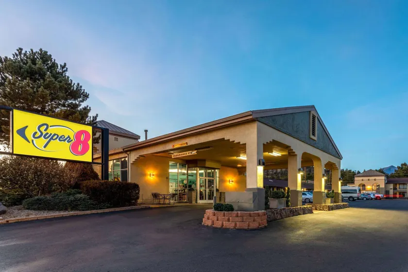 Super 8 by Wyndham NAU/Downtown Conference Center - Image 1
