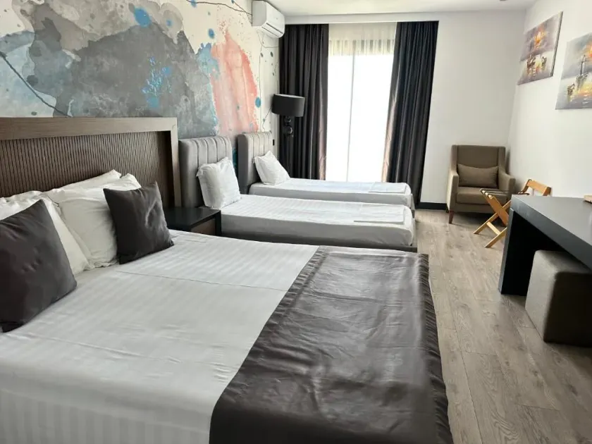 Palladium Beach Resort- Luxury Leading Hotels, Private Beach Included - Værelse