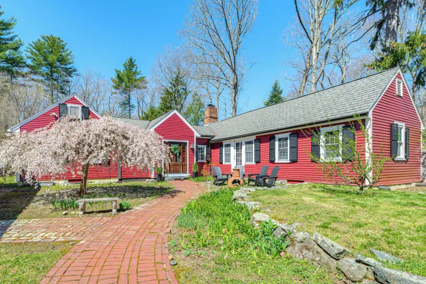 4 Mi to Noannet Pond: Pet-friendly Home w/ Yard - Image 1