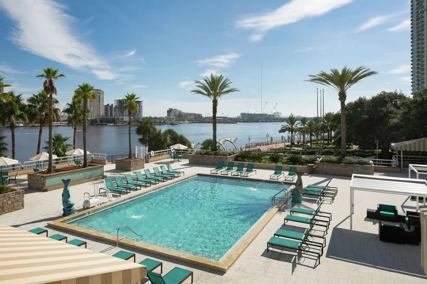 DoubleTree by Hilton Hotel Jacksonville Riverfront - Image 1
