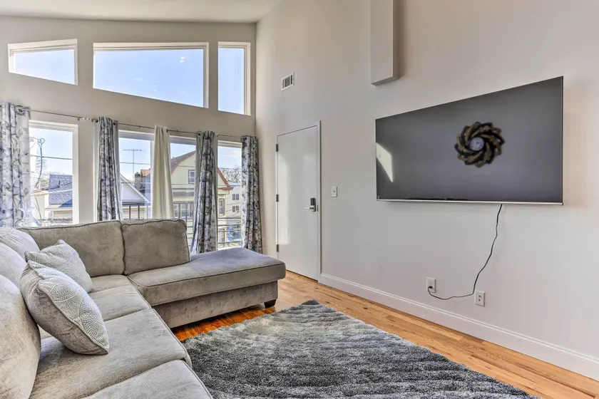 Newark Apartment ~ 5 Mi to Turtle Back Zoo! - Image 1