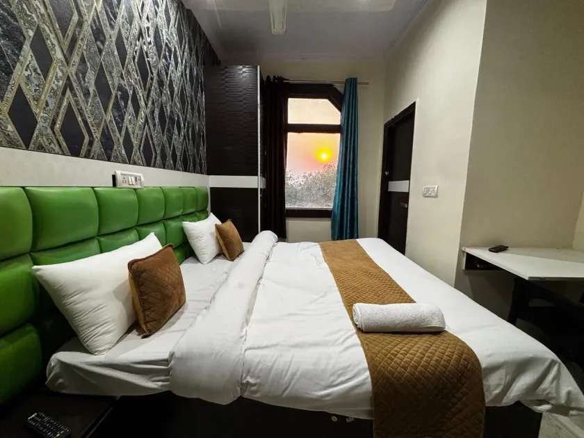 Hotel Akash Continental - Image 1