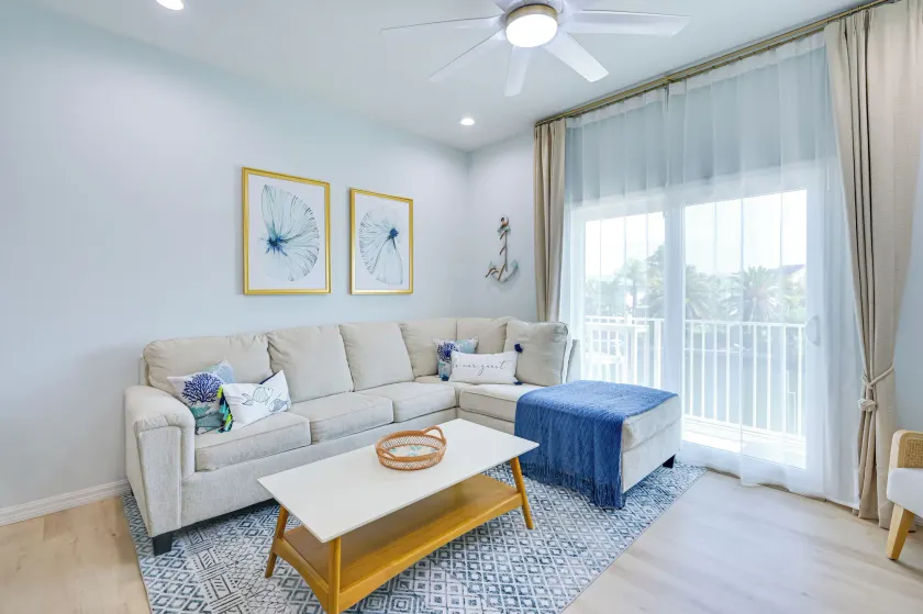 Chic Hudson Townhome: Walk to the Beach - Image 1