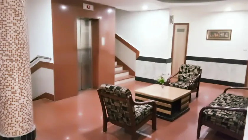 Hotel Arch Manor Deluxe - Image 1
