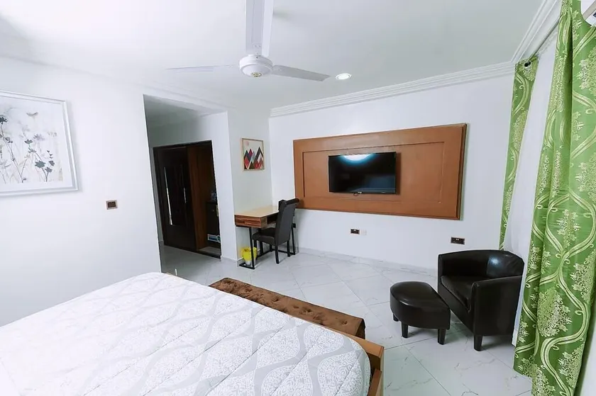 Kings Villagio Hotel - Image 1