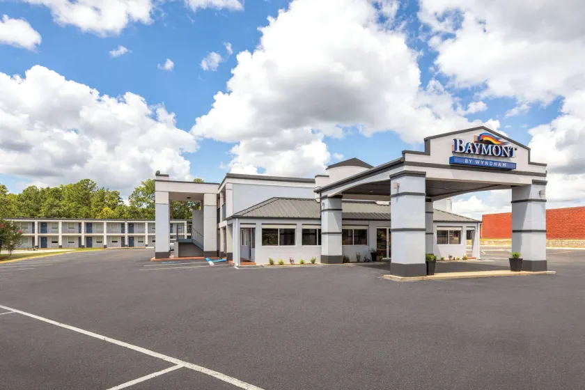 Baymont by Wyndham Dothan - Image 1