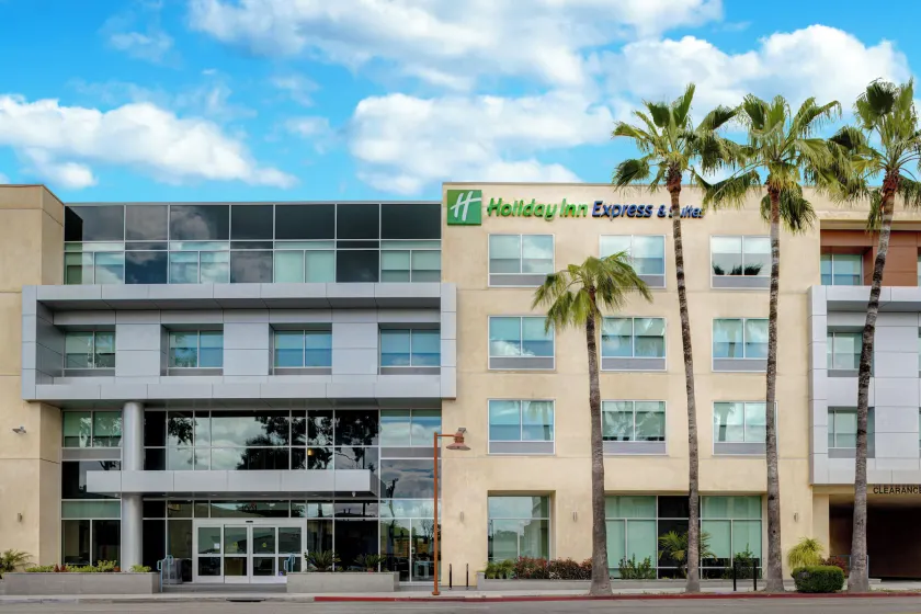 Holiday Inn Express & Suites - Glendale Downtown - Image 1