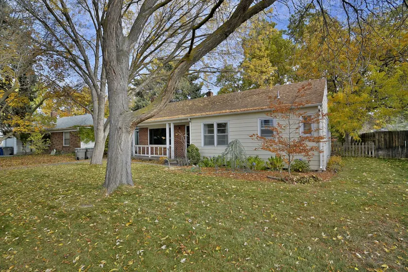 Cottage by the Historic Depot - Image 1