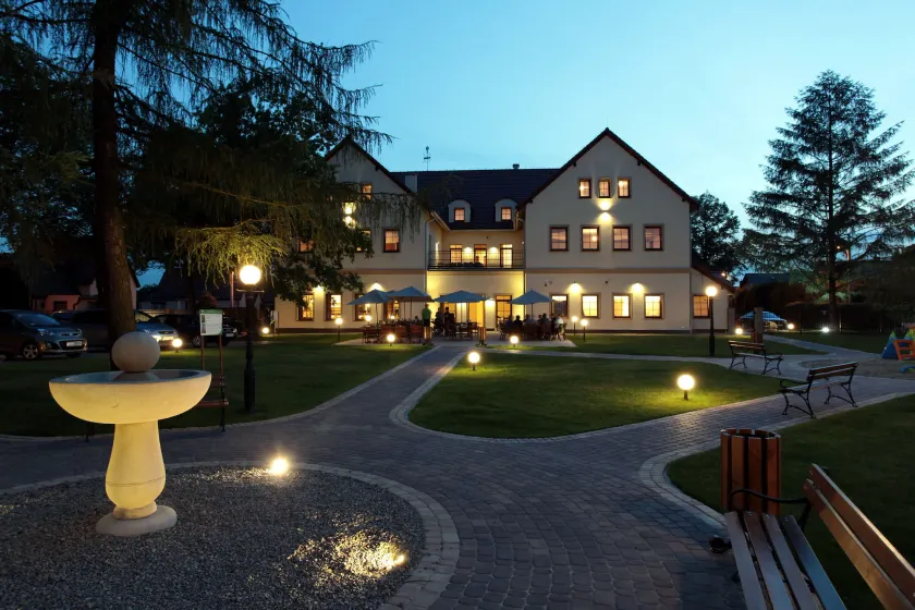Hotel Modrzewiowy Dwór - Image 1