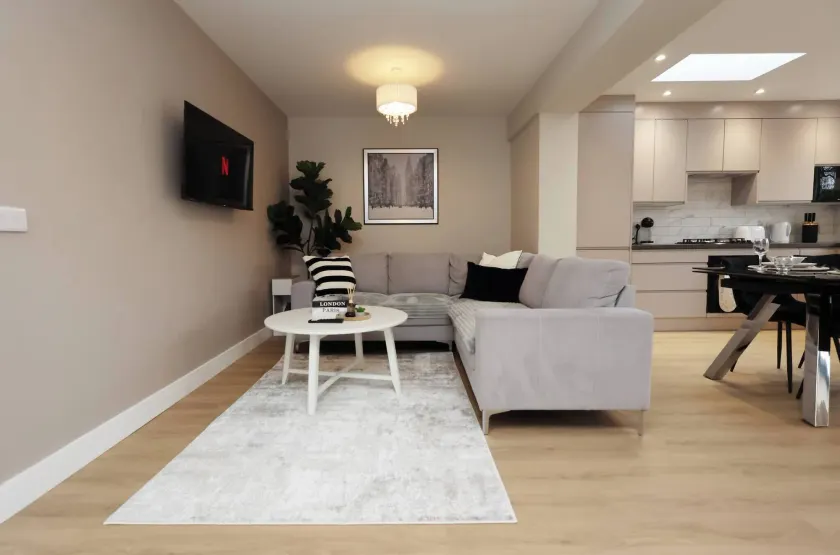Modern 5 BED House NEW - Image 1