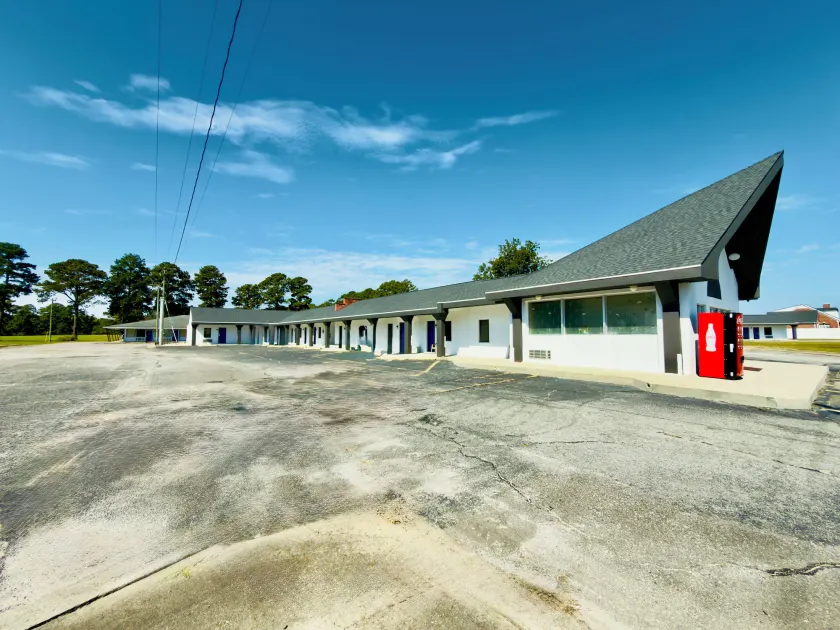 Motel 6 Williamston, NC - Highway 17 - Image 1