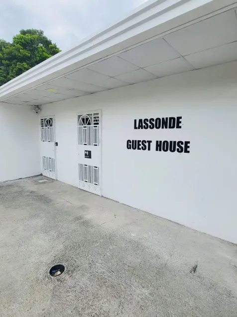 Residencial Lassonde Guest House - Image 1