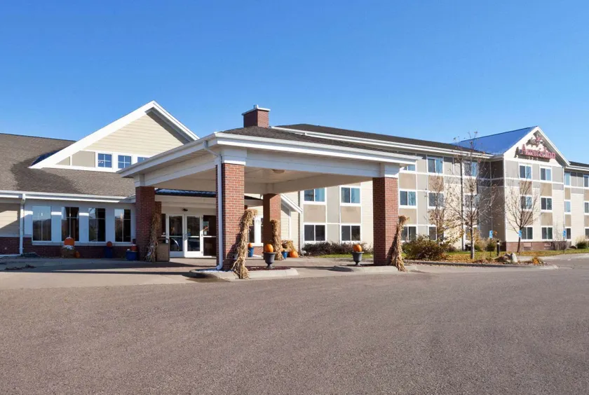 AmericInn by Wyndham Fort Pierre Conference Center - Image 1