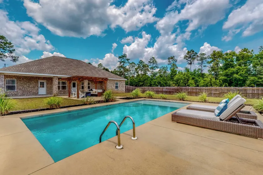 4BR Retreat w/ a Saltwater Pool & Fire Table - Image 1