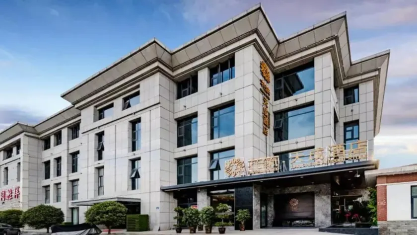 Floral Hotel Tian Cheng Airport - Image 1