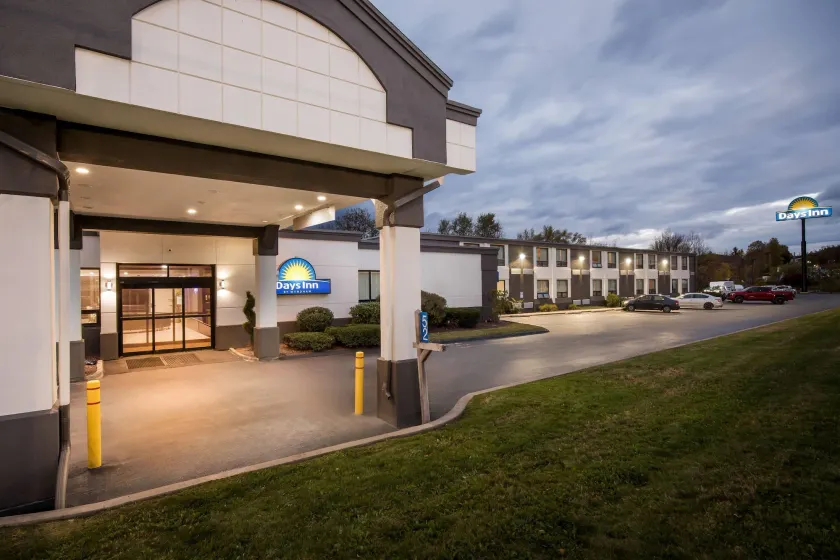 Days Inn by Wyndham Liberty - Image 1