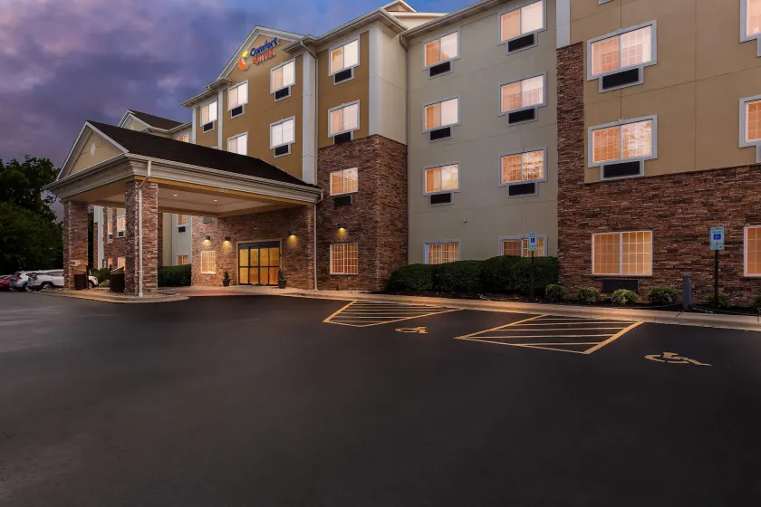 Comfort Suites Grayslake near Libertyville North - Image 1