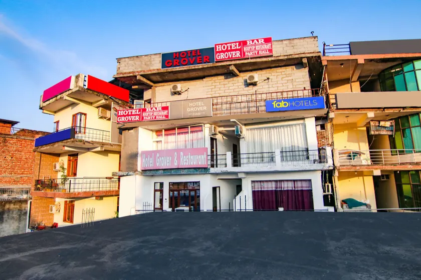 Fabhotel Grover - Image 1