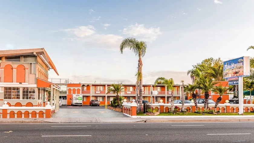 Aqua Venture Inn - Image 1