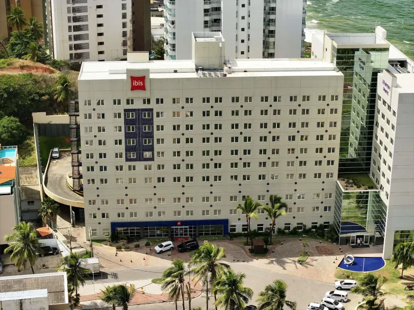 Ibis Salvador Rio Vermelho - Image 1
